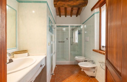 Castiglione del Lago Apartment | Holiday Apartment "Fuoco" with Shared Pool, Private Terrace & Wi-Fi