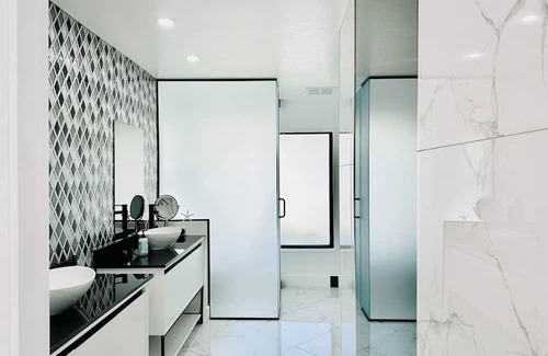 Imperial Golf Estates House | Masters Modern Art House—Heated Pool & Game Room
