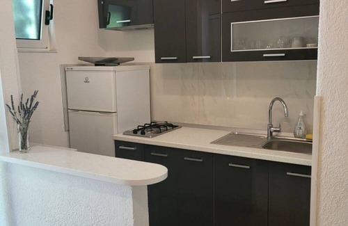 Bogomolje Apartment | Beachfront Apartment Hidden Gem - Family-Friendly Retreat