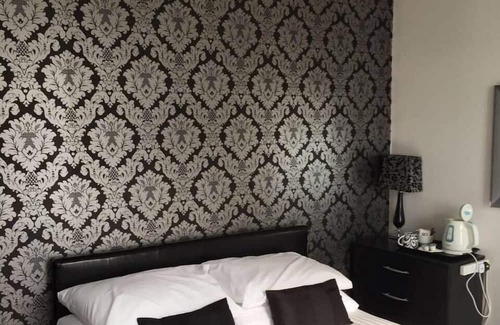 Douglas Promenade House | The Edelweiss Guest House