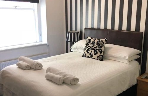 Douglas Promenade House | The Edelweiss Guest House