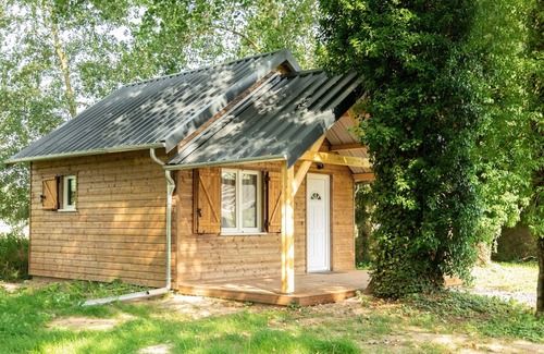 Conty Ski Chalet | Private Terrace Retreat at Chalet 'Le' - Family Friendly Stay