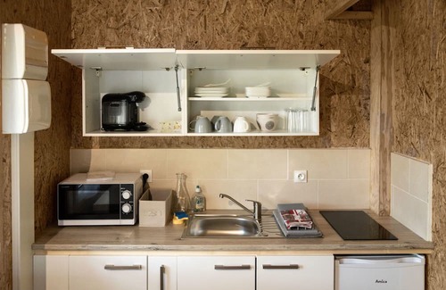 Conty Ski Chalet | Private Terrace Retreat at Chalet 'Le' - Family Friendly Stay