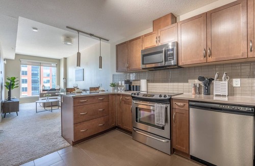 Victoria Park Condo | Convenient Stay Near Saddledome with Free Parking & Balcony