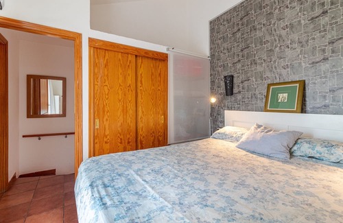 Sonnenland House | Relax at Sonemar 45: Family-Friendly Stay with Pool Access