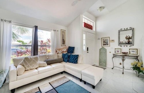 Chatham Park Apartment | 4 Bedroom 721378 by Houzlet