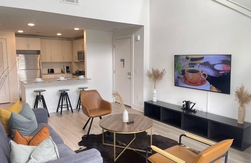 Chosewood Park Apartment | Discover Elevated Skylark Loft with Pool & Breakfast