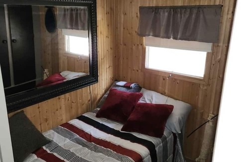 Clintonville Cabin | Charming Cloverleaf Chain Lakes Rental with Breakfast Included