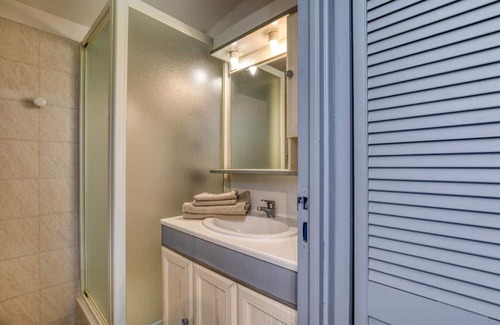 Villetelle Apartment | Cozy Studio Apartment with Shared Heated Pool & Wi-Fi