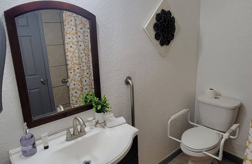 El Paso Apartment | Adorable Cottage Rented by Room #3