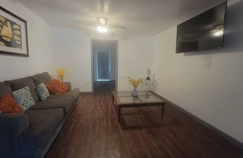 El Paso Apartment | Adorable Cottage Rented by Room #3