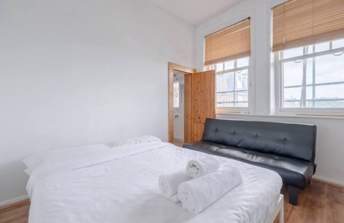 Hornsey Apartment | Inviting Studio Flat in Hornsey with Kitchen Amenities