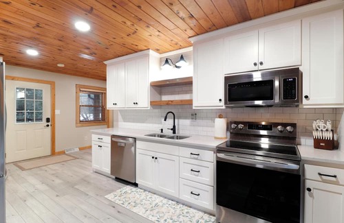 Ontonagon Cabin | Driftwood Cabin on Lake Superior Beach, Close to Porcupine Mountain State Park!