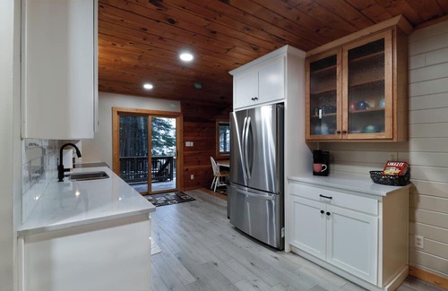 Ontonagon Cabin | Driftwood Cabin on Lake Superior Beach, Close to Porcupine Mountain State Park!