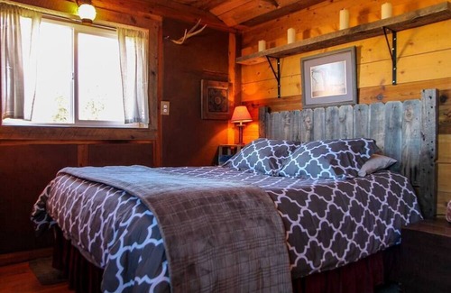 Cane Beds Cabin | Cozy Rustic Cabin on 400 Acres Zion & Bryce PRIVATE CANYON