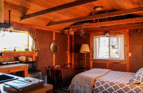 Cane Beds Cabin | Cozy Rustic Cabin on 400 Acres Zion & Bryce PRIVATE CANYON