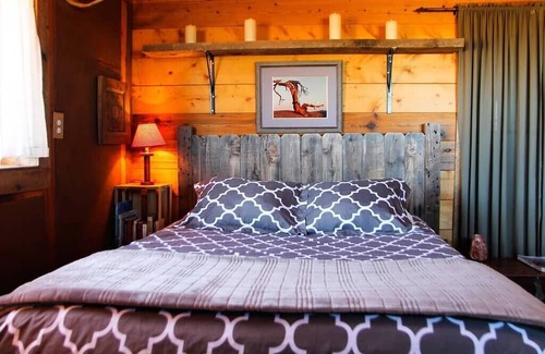Cane Beds Cabin | Cozy Rustic Cabin on 400 Acres Zion & Bryce PRIVATE CANYON