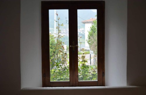 Canale di Tenno Apartment | Cozy Antica Dimora Del Gallo Nero - Family-Friendly Retreat
