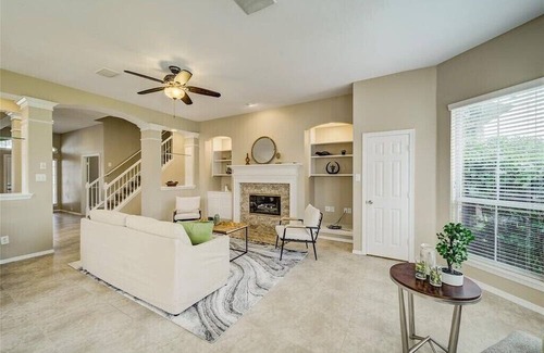 Prosper House | Cozy Long Stay Central Hideaway for Families & Pets