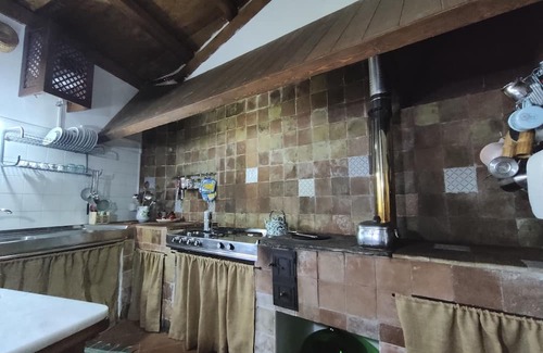 Palazzolo Acreide Villa | Family-Friendly Santolìo Country Retreat for Memorable Getaways