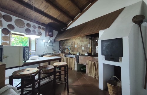 Palazzolo Acreide Villa | Family-Friendly Santolìo Country Retreat for Memorable Getaways
