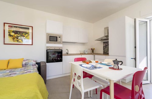 Municipio 4 Apartment | Convenient Stay at The House of Venus with Parking Space