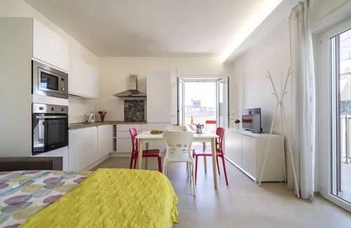 Municipio 4 Apartment | Convenient Stay at The House of Venus with Parking Space