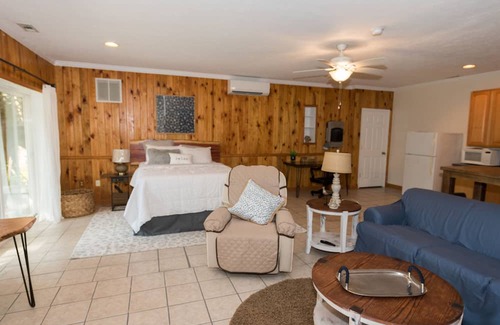 Chesapeake Ranch Estates-Drum Point Apartment | Charming Lakeside Studio Retreat Near the Beach