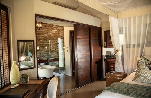 Thorny Bush Game Reserve Cabin | Discover Makanyi Private Game Lodge: A 4-Star Escape