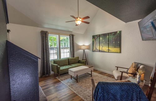 Lawrence House | Cozy Cottage 2 Minutes From University of Kansas Campus with Parking!