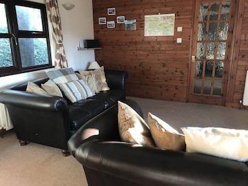 Osmington Mills Cabin | Discover E17586: Top-Rated Oasis in Osmington Mills