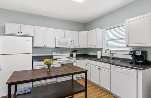 Lexington Apartment | Perfect 2-Bedroom Apartment in Lexington, KY - Pet Friendly!