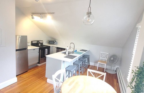 Fifth Ward Apartment | Coastal 2 bed with a view