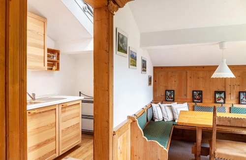 Unterammergau Apartment | Apartment "Bergblick" with Mountain View & Balcony