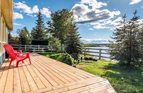 Sainte-Anne-de-Kent House | Charming 2-bedroom Riverfront paradise