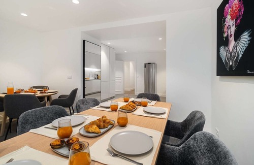 Sao Sebastiao da Pedreira Apartment | Stylish Oasis near Parque Eduardo VII