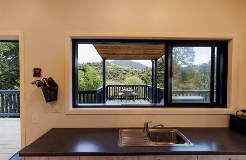 Waikino Cottage | Hidden Springs Retreat - Karangahake Mountain View