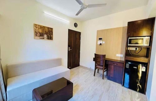 Kandivali East Apartment | Executive 1BHK Suite | Near Link Road