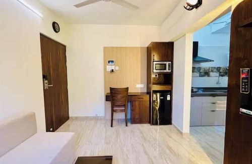 Kandivali East Apartment | Executive 1BHK Suite | Near Link Road