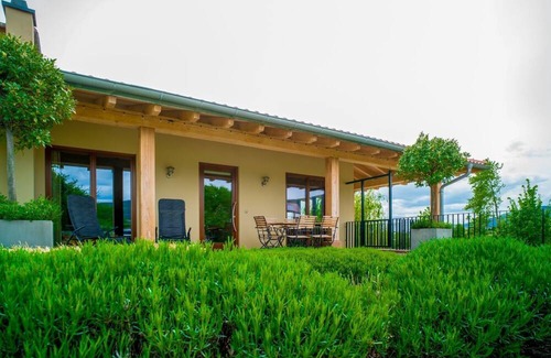 Edenkoben Apartment | Beautiful vacation apartment on the edge of the Palatinate Mountains