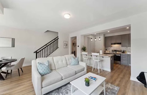 Ottawa Division House | Upscale 2BED | Central Barrhaven