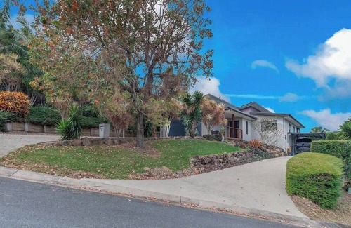 Cannonvale House | Coastal Elegance , Gateway to the Whitsundays -per friendly– Min 3-Month Stay