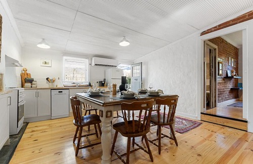 Lenswood House | Orchard Cottage—A Leafy Peaceful Retreat with Spa