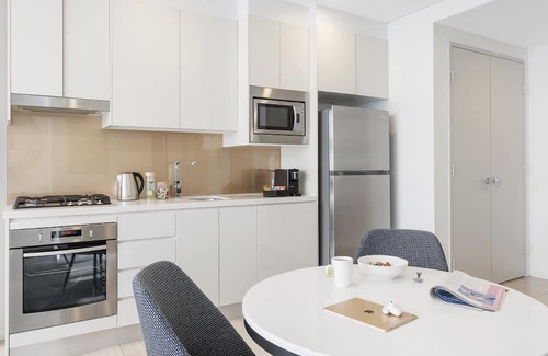 Zetland Apartment | 1-Bedroom Suite in Superb Zetland Sydney