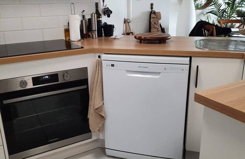 Maroochydore Apartment | QUIET STAY, at a reduced price if you look after my pug. YOU WILL LOVE IT HERE.