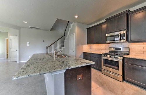 Rosenberg House | Modern 3BR Home w/Fenced Backyard - Across from Brazos Town Center