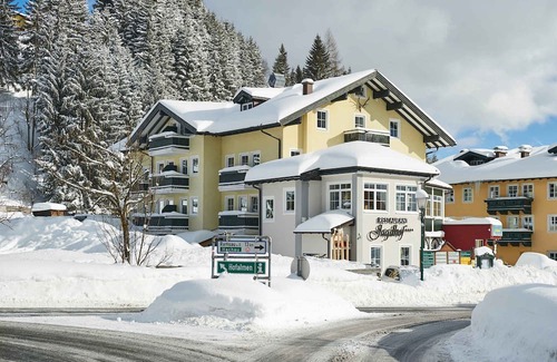 Filzmoos Apartment | Holiday apartment with sauna and garden
