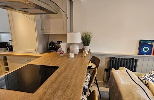 Grimsby Ski Chalet | Humberston Boathouse & Hot Tub - Cleethorpes Beach