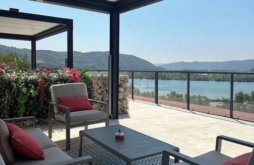 Saint-Vallier Apartment | Apartment with breathtaking view of the Rhône, in a quiet location free parking