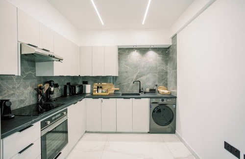 Skala Apartment | Family-Friendly 2BR Apt at Mackenzie Area, Pool available, 10 Min Walk to Beach!